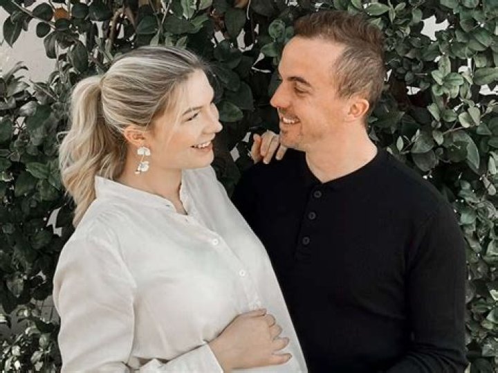 Frankie Muniz And Paige Price Are Pregnant – Check Out Their Adorable Announcement Video!