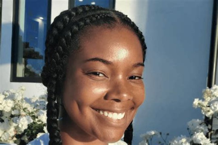 Gabrielle Union Shares Gorgeous Photos With Kaavia James At The Pool
