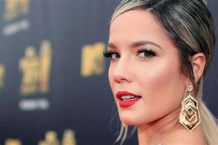 Halsey Paints Upside Down, Acts, And Performs Live On ‘Saturday Night Live’ – Watch ‘SNL’ For Free