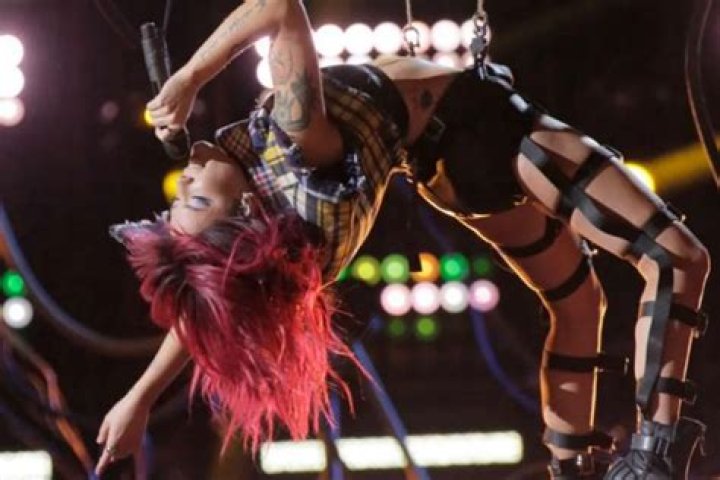 Halsey Stuns In The Voice Live Finale With Performance Of Nightmare — Watch Video