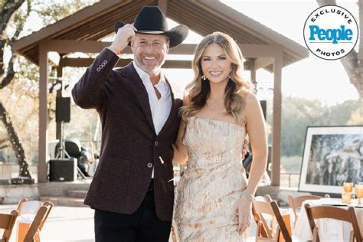 Hannah Brown Posts About Change Following Chris Harrison’s Scandal!