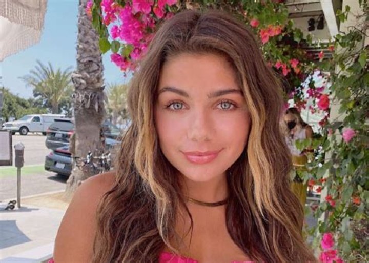 Hannah Sluss Pairs A Hot Pink Crop Top With Jean Shorts And Looks Amazing