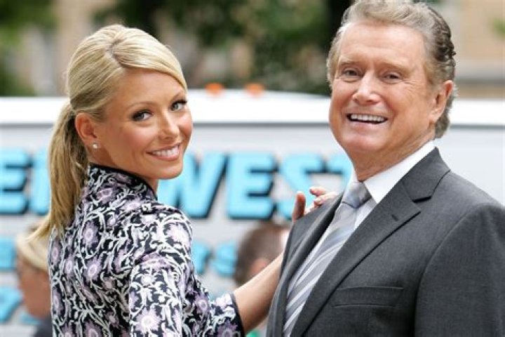 Howard Stern Makes Shocking Revelations About The Feud Between Kelly Ripa And Regis Philbin — Will The TV Hosts Respond?