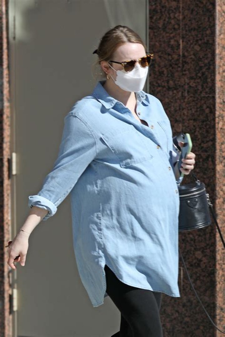 Is Emma Stone Pregnant? Is She Having A Quarantine Baby With Dave McCary?