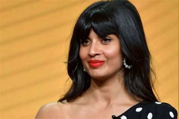 Jameela Jamil Shows Off Stretch Marks — Says It’s Okay To Be Human
