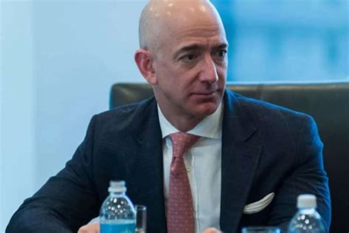 Jeff Bezos Ditches Google Meet Up To Say Hi To Parents Of Girlfriend Lauren Sanchez