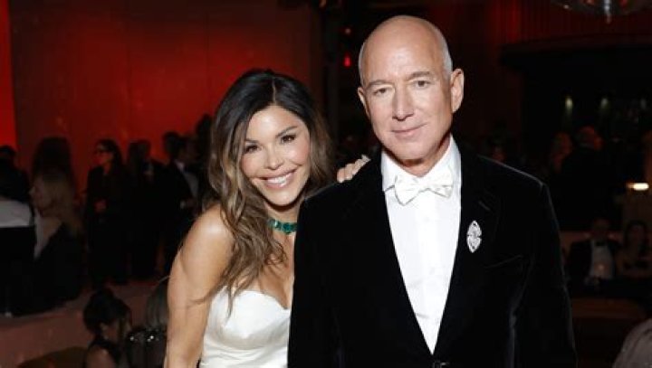 Jeff Bezos Ex-Wife MacKenzie Reveals She’ll Donate Much Of Her Divorce Settlement To Charity