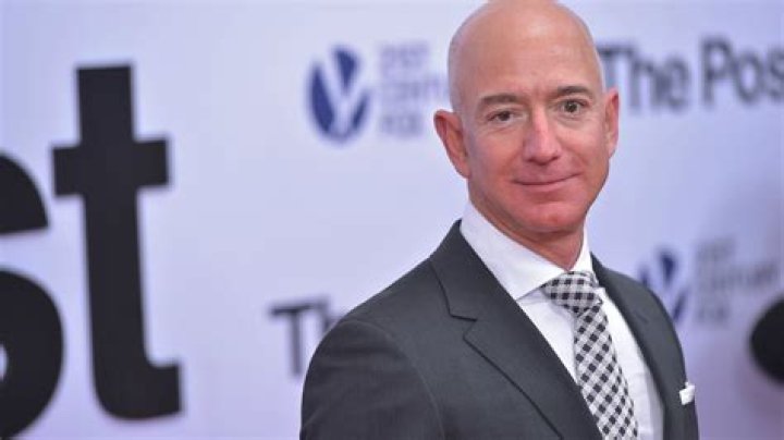 Jeff Bezos Maintains Distance From Lauren Sanchez Despite Being In Love