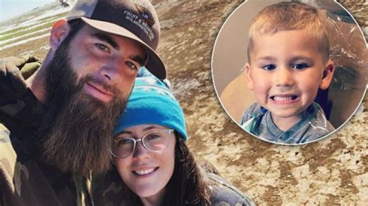 Jenelle Evans Posts Pic Of Her Son With One Of Their New Dogs And Fans Are Outraged They Still Get To Adopt After David Eason Killed Nugget!