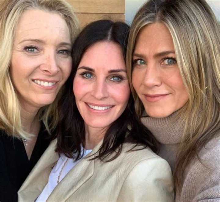 Jennifer Aniston, Lisa Kudrow, And Courteney Cox From Friends Reunite To Tell Fans To Vote