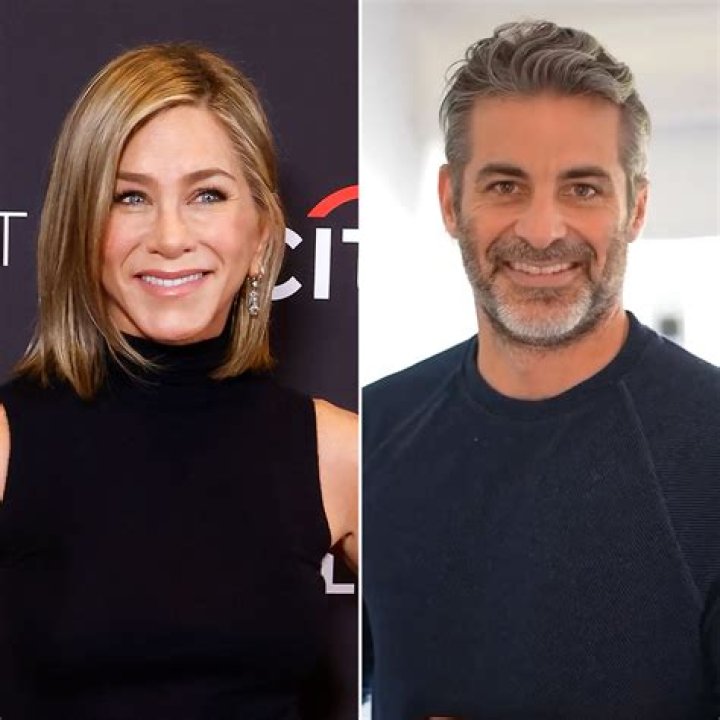 Jennifer Aniston’s Friends Are Worried About Justin Theroux’s Hold Over Her, Report