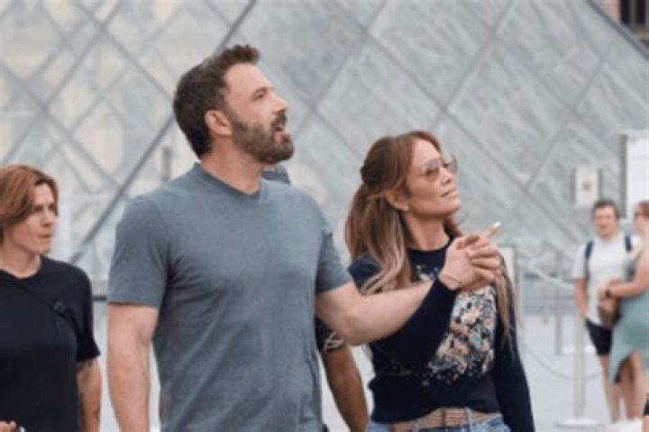 Jennifer Lopez Affleck Is Seen Standing On The Platform Of The Louvre In Paris With Stylish Open-Toed Shoes