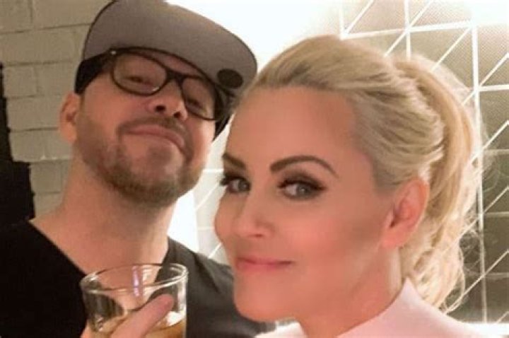 Jenny McCarthy Shares TMI About Airport Hook Ups With Husband Donnie Wahlberg