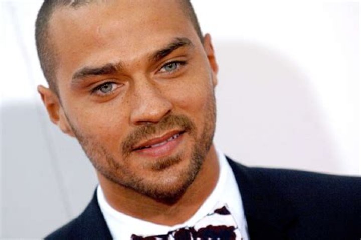 Jesse Williams Debuts Huge Angel Wings Tattoo And Fans Love It – Check Out His Shirtless Pic!
