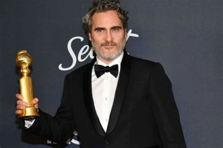 Joaquin Phoenix Will Wear The Same Tuxedo Throughout Awards Season To ‘Reduce Waste’
