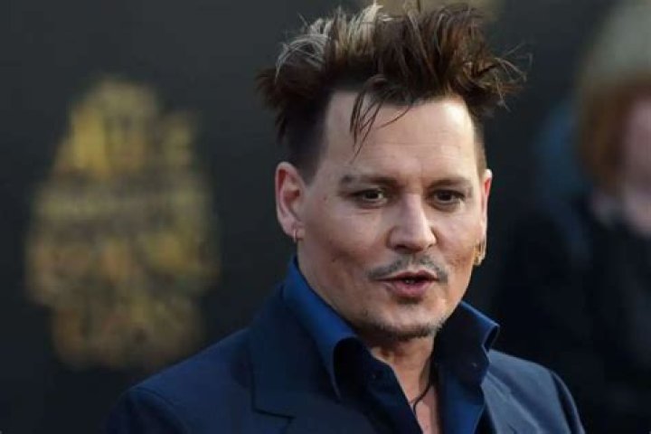 Johnny Depp Vandalized A Glass Frame Which Held The Painting Belonging To Amber Heard – He Changed The Name To ‘PEE’