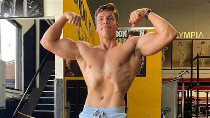 Joseph Baena Twins With Dad Arnold Schwarzenegger In New Body Building Photos