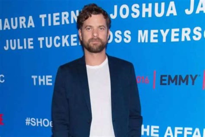 Joshua Jackson Thanks These Two ‘Supermoms’ For Helping Him Prepare For Fatherhood