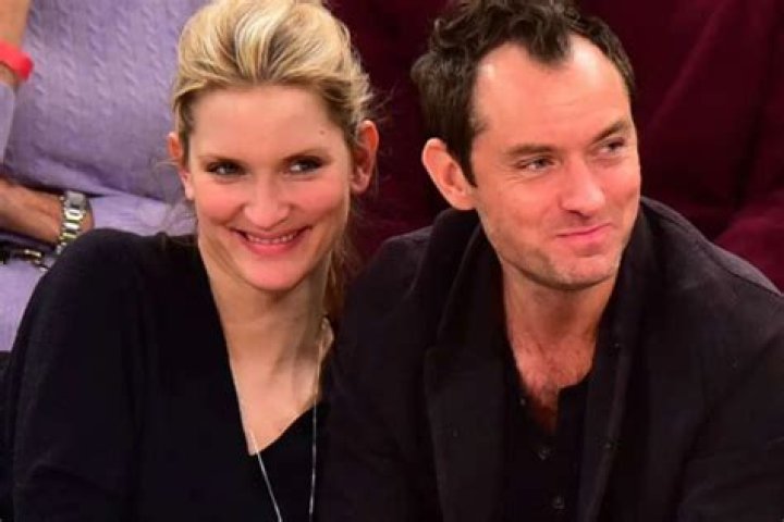 Jude Law Secretly Married Girlfriend Phillipa Coan In Low-Key Town Hall Wedding