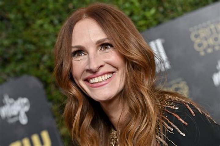 Julia Roberts Grabs Headlines For All The Wrong Reasons