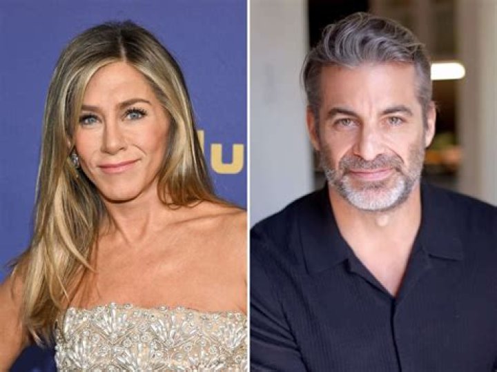 Justin Theroux Comments On Ex-Wife Jennifer Aniston’s Newest Post Again – Fans Want Them Back Together!
