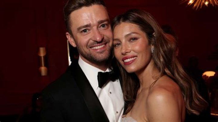 Justin Timberlake – Here’s Why He Decided To Apologize To Wife Jessica Biel After Holding Hands With His Co-Star! 