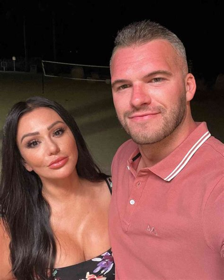 JWoww’s Boyfriend Zack Carpinello Defends Himself Against Troll Who Claims He Met JWoww’s Kids Too Early