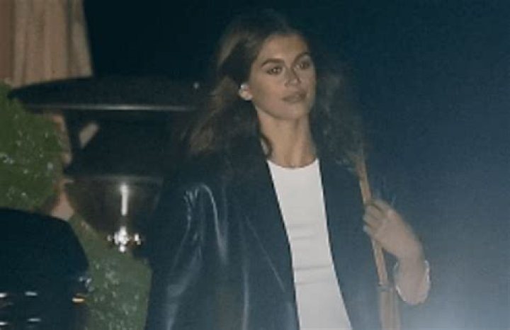 Kaia Gerber found the perfect jacket for dinner with her parents