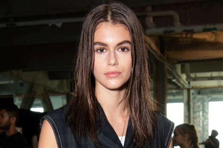 Kaia Gerber Looks Like A Mermaid Swimming In Her Pool Amid The Quarantine