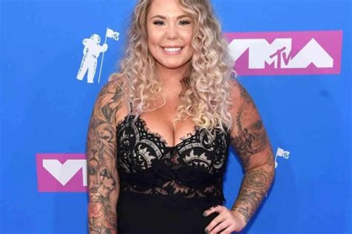 Kailyn Lowry Confirms Breast Reduction Surgery Plans – Says They Make Her Look ‘Bigger’ Than She Really Is!