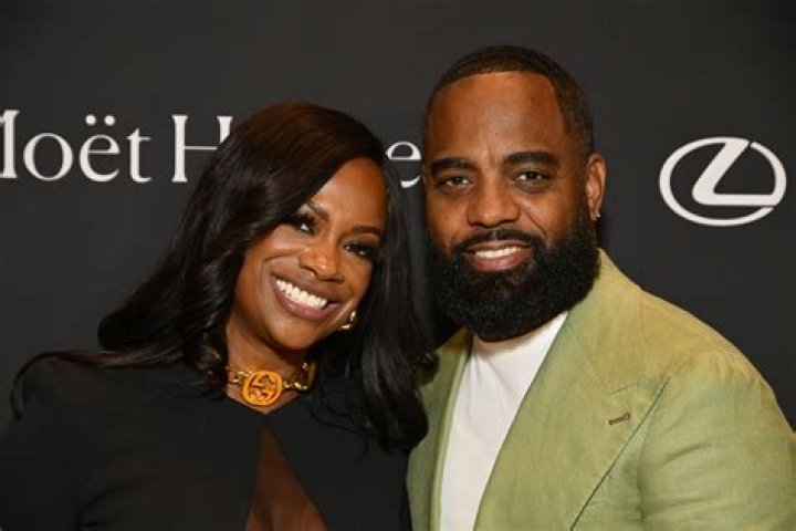Kandi Burruss’ Husband Todd Takes Daughter To Strip Club And People Are Outraged – Check Out His Defense!
