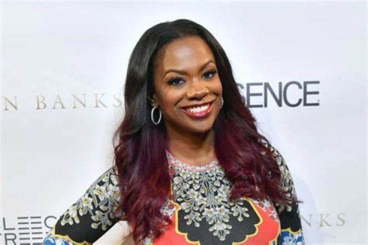 Kandi Burruss Shares A Throwback Pic To Flaunt Her Short Hairdo