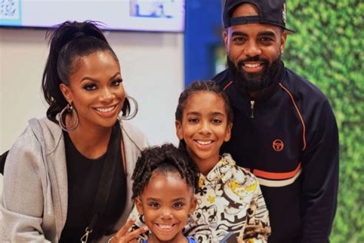 Kandi Burruss Shares Advice On How To Get Your Edges Together