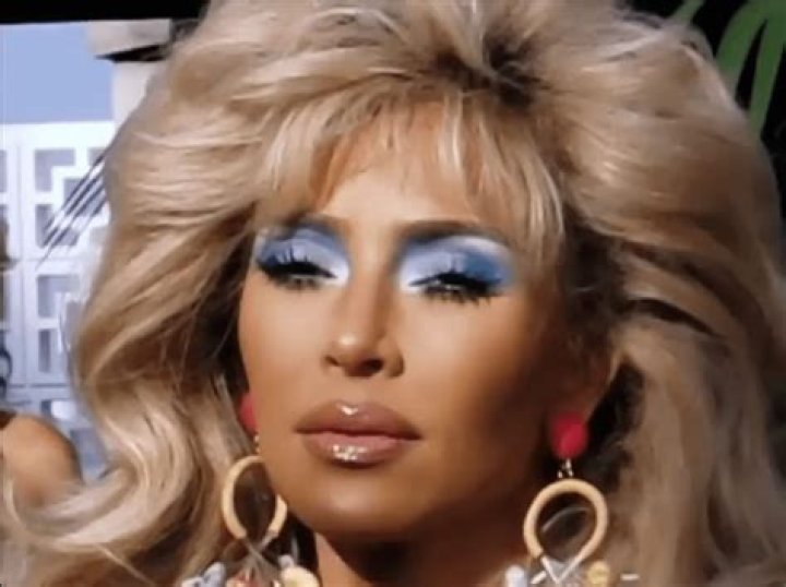 Kardashian starred with styling from the 80s and in a metallic swimsuit