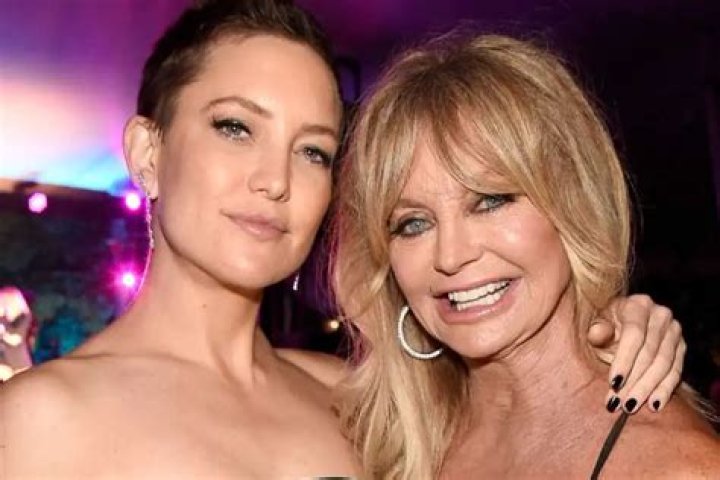 Kate Hudson & Goldie Hawn Open Up About Their Extremely Close Relationship