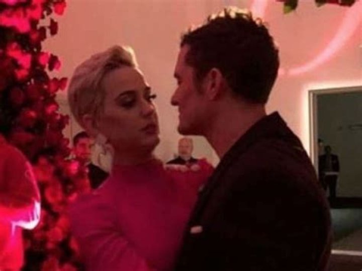 Katy Perry & Orlando Bloom Engaged See Her Gorgeous Ring!