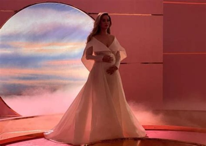 Katy Perry Wore Alexis Mabille In What May Be The Best Pregnancy Reveal Of All Time