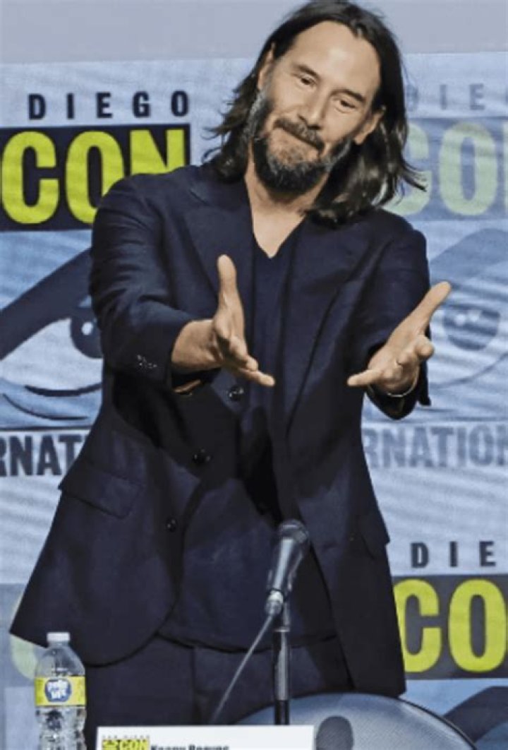 Keanu Reeves Makes Light Of Citizenship Ambitions