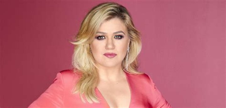 Kelly Clarkson Has A Wholesome Moment Remembering Her Win At American Idol Twenty Years Ago