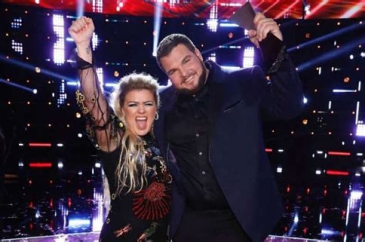 Kelly Clarkson Is An Expert At Balancing Her Career & Family Life, Says The Voice Winner Jake Hoot