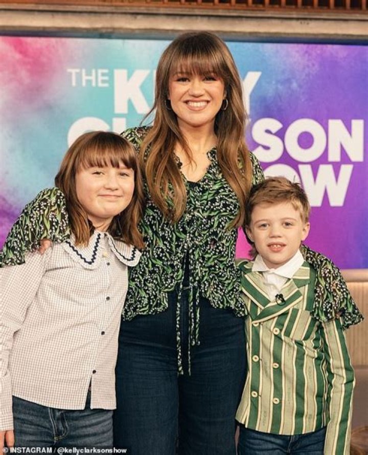 Kelly Clarkson Shares Which Of Her 4 Kids Want To Be Famous!
