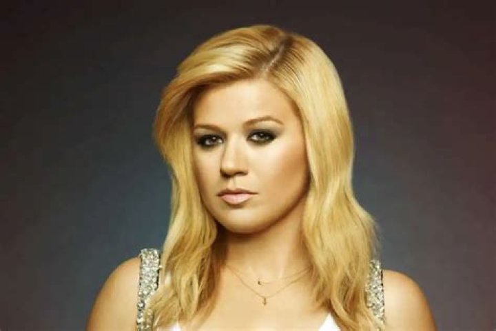 Kelly Clarkson Thanks Her Estranged Husband For His Support Despite Their Divorce