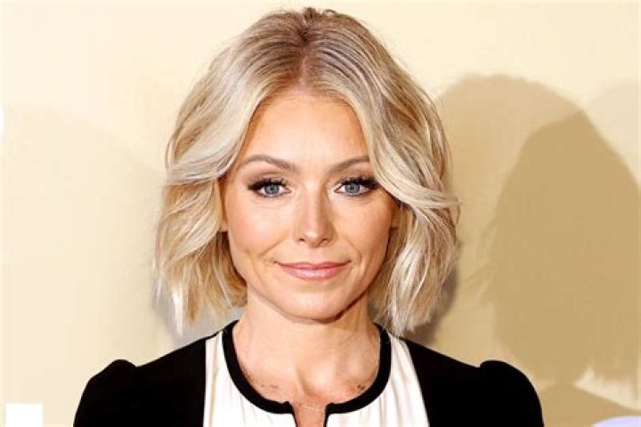 Kelly Ripa Shows Off Her Natural Beauty In Makeup-Free Selfie