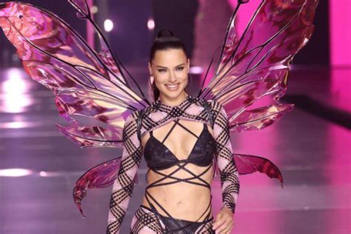 Kendall Jenner Is Gorgeous On Giambattista Valli X H&M Runway As Supermodel Shares Victoria’s Secret Angel Cheeky Throwback Picture