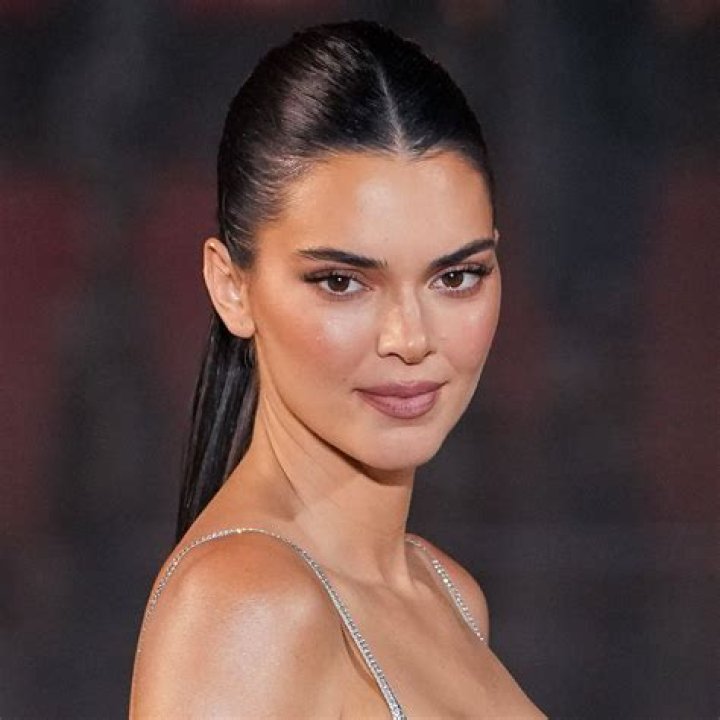 Kendall Jenner Shows Off Waist Length Hair Along With Kylie’s Longer Locks