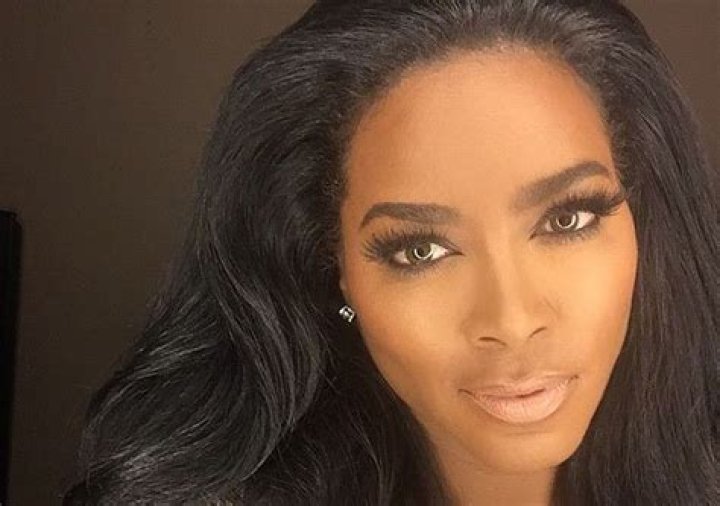 Kenya Moore Addresses Rumors She Had Plastic Surgery After Posting Eye-Popping Picture Of Her Abs