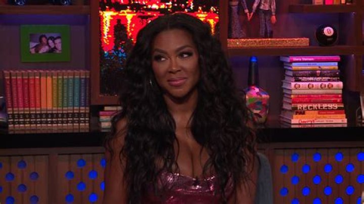 Kenya Moore Shows Off Her Snatched Figure And Fans Notice The Wedding Ring Back On Her Finger