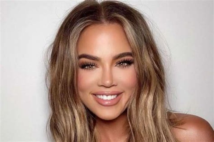 Khloe Kardashian Is Unrecognizable In New Photos – The KUWK Star Has A Bronze Tan And Is Thinner Than Ever