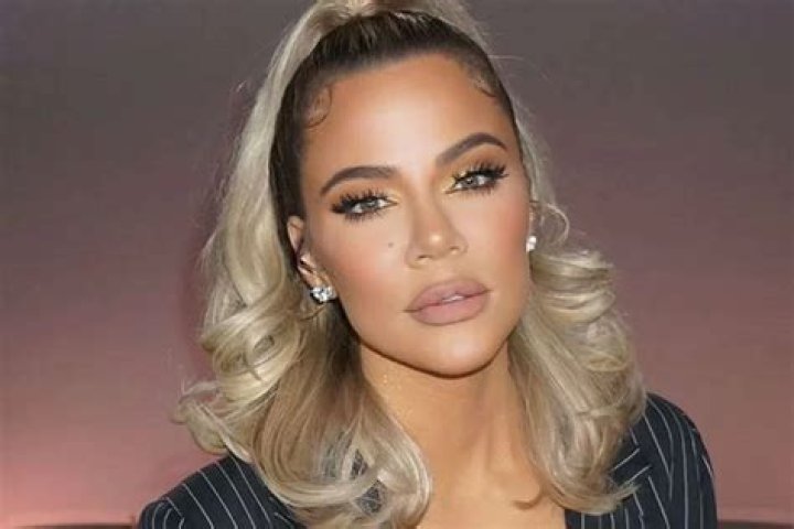 Khloe Kardashian Shows Off Her Flawless Figure In Another Topless Photo