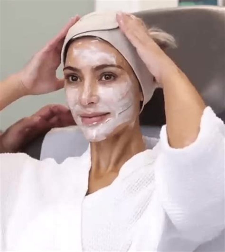 Kim Kardashian Flaunts Her Toned Stomach After Receiving A Morpheus Laser Operation To Flatten It